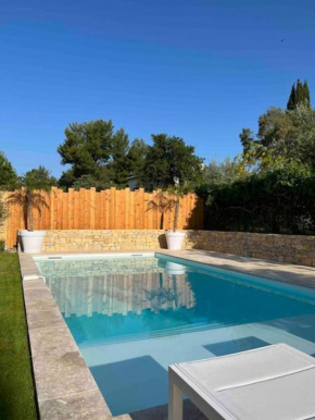 Belle villa typique du sud avec grande piscine